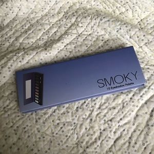 10 Pan eyeshadow palette